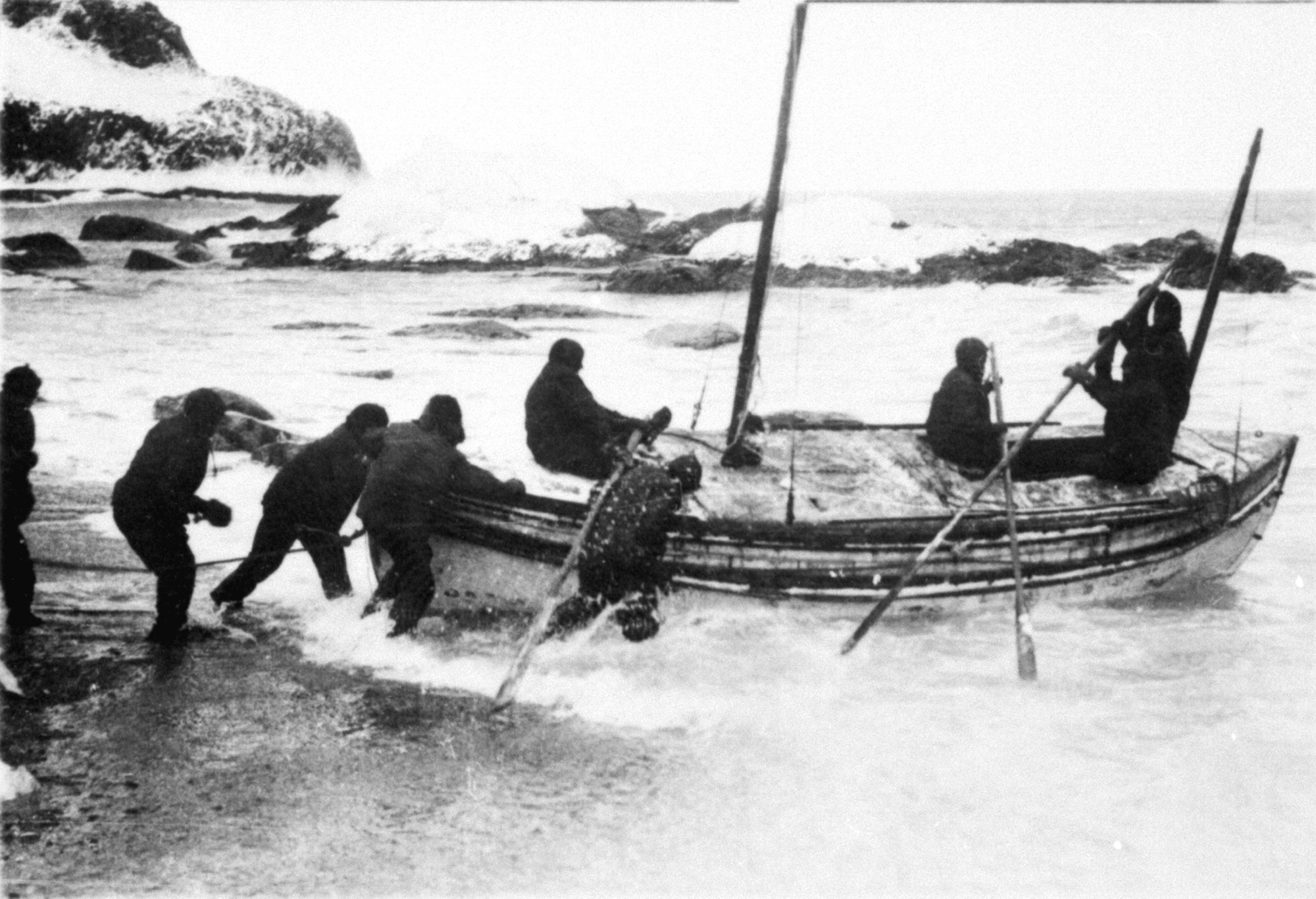 Launching the James Caird from Elephant Island. Photograph by Frank Hurley. Canterbury Museum 19XX.2.268. No known copyright restrictions