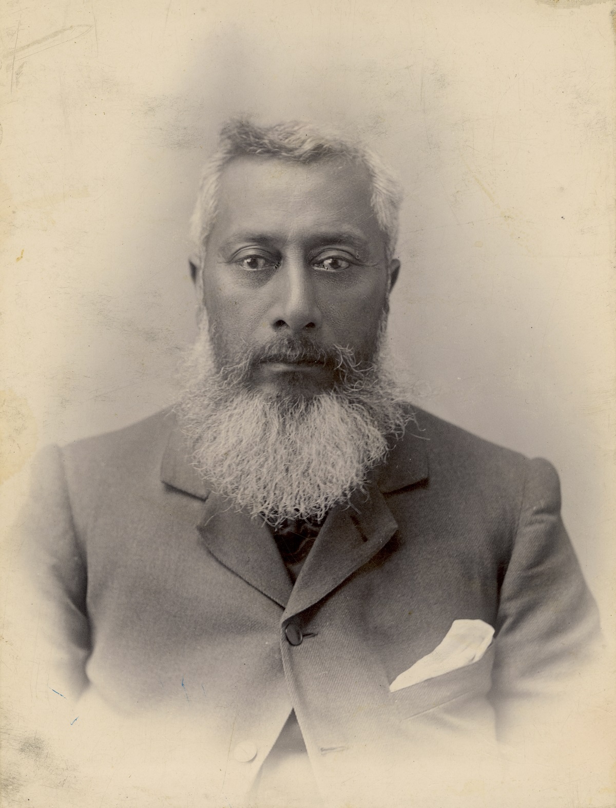 Hone Taare Tikao, photography by George Hillsdon, L J Vangioni Collection. No known copyright restrictions. Canterbury Museum 19XX.2.4182