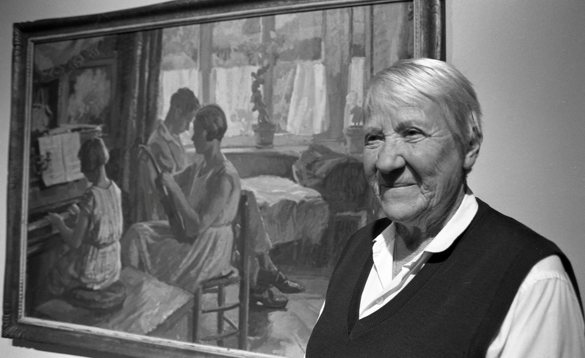 Annette Thompson stands in front of her father’s painting, In my studio at Kerizett, Concarneau, Annette, Yan and Mary in 1991. Copyright: Fairfax Media NZ, Press.