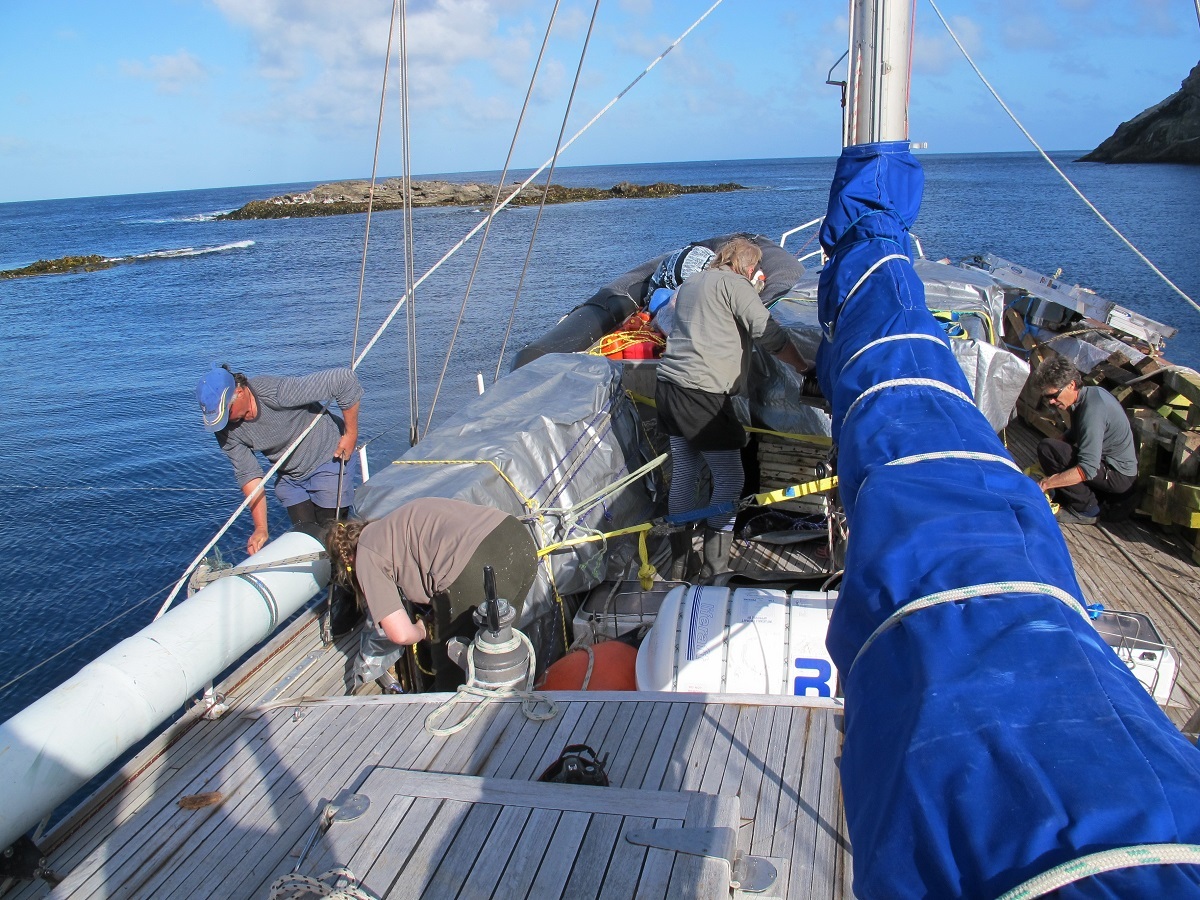 The dismantled hut lashed to the deck of the Evohe for the return journey