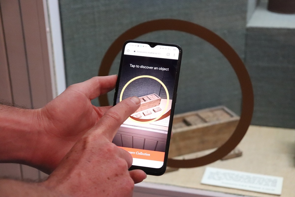 The House of Treasures treasure hunt app in action