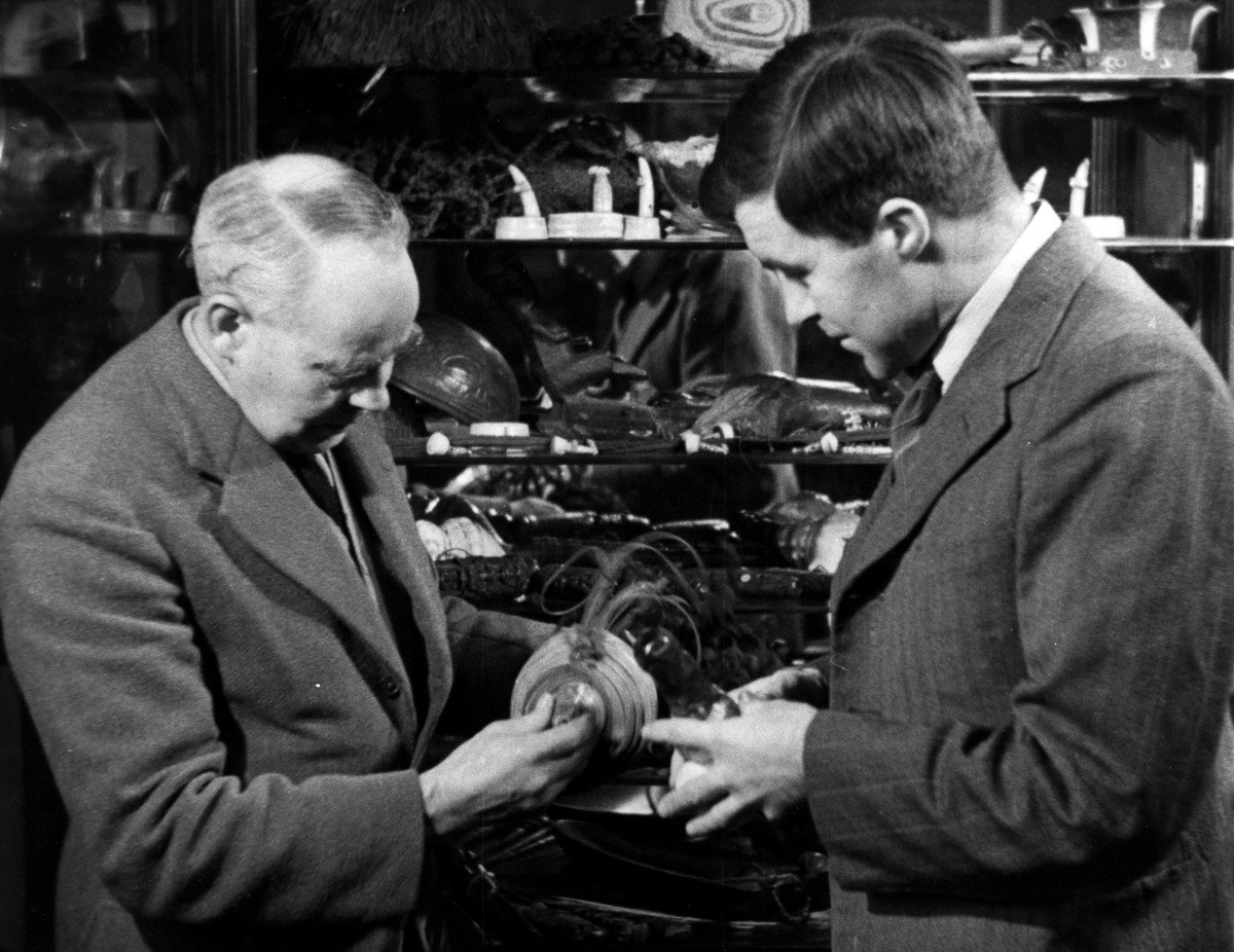 William Oldman (left) and former Canterbury Museum Director Roger Duff