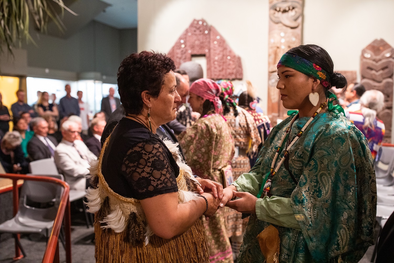 Lynne Te Aika of Ngāi Tūāhuriri welcomes a member of the Confederated Tribes delegation.