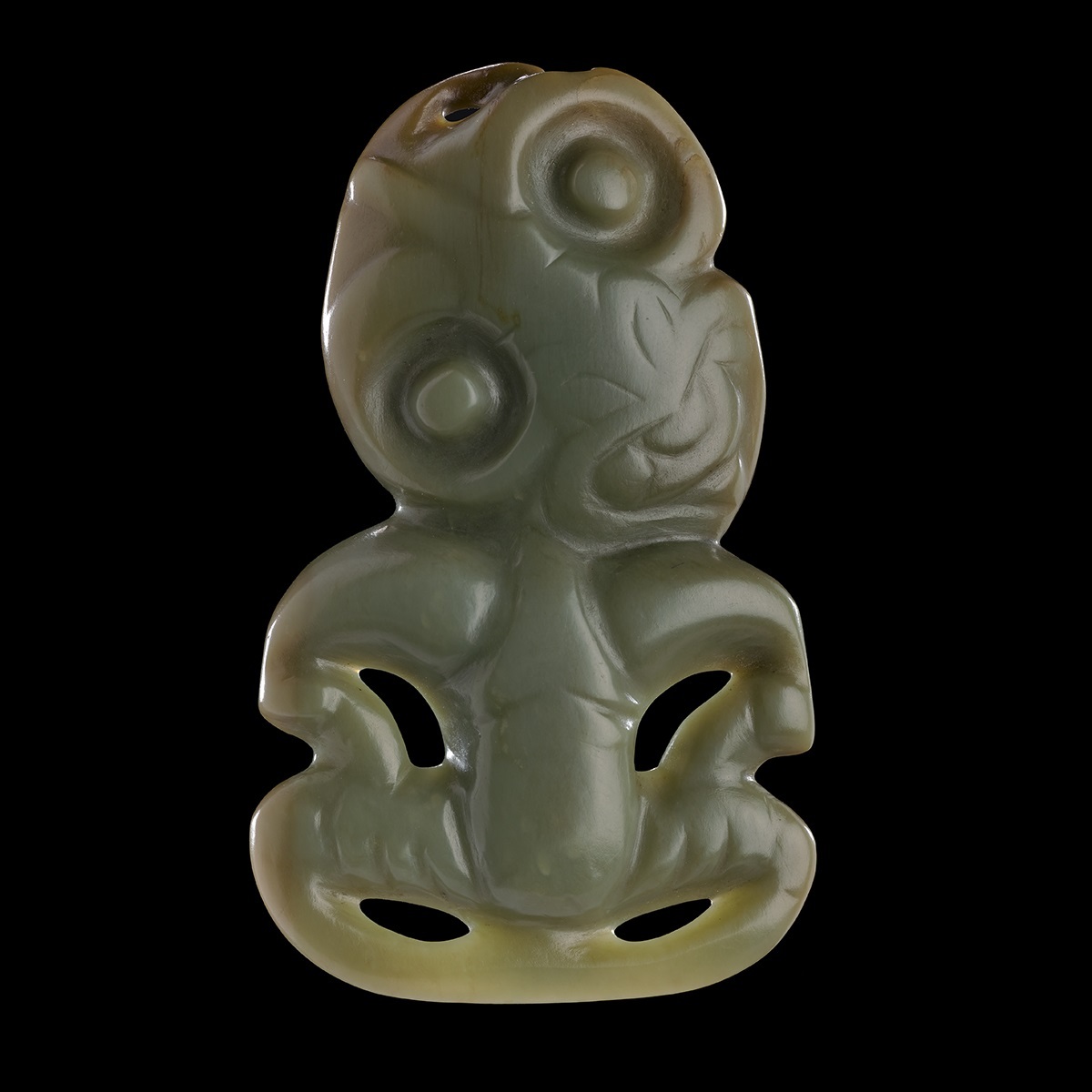 Hei tiki (pendant in human form). Te Aika whānau, Ngāi Tūāhuriri, Ngāi Tahu. Image: Maarten Holl. Te Papa (ME015686)