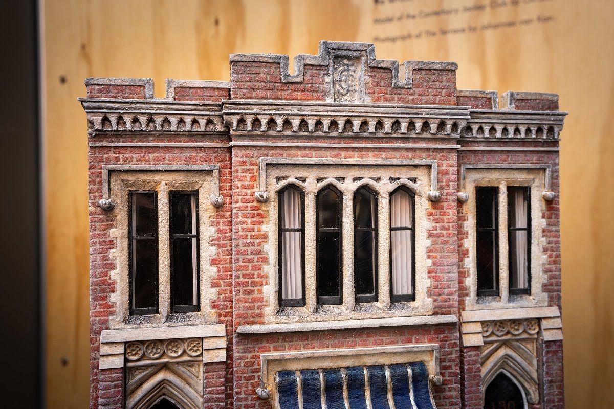 The model’s details include textured stonework and real grout between the tiny bricks.